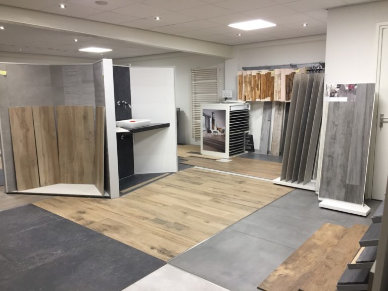 Advies én tegelwerk in de showroom