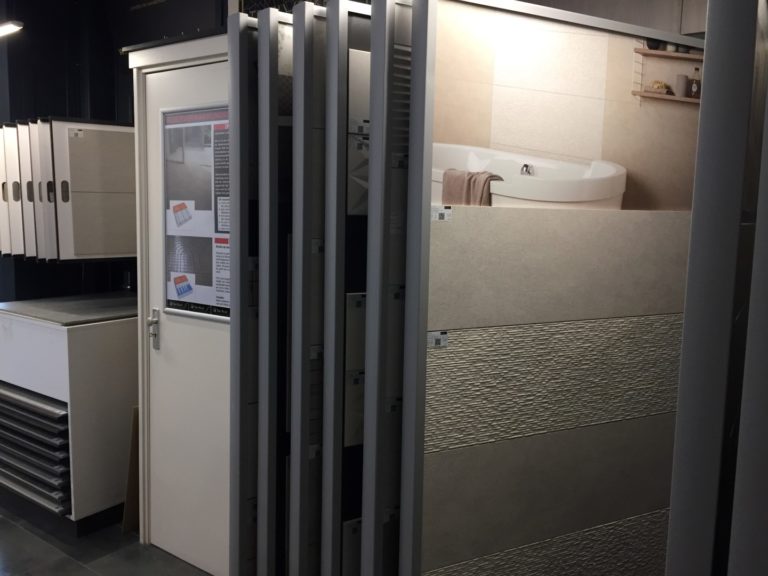 Wandtegels in alle vormen in de showroom